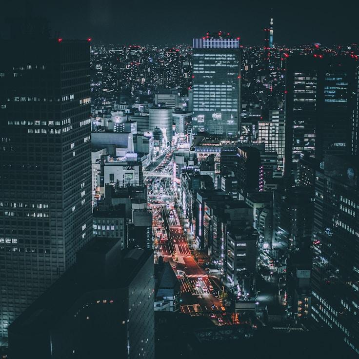 Parents evaluating schools in Germany